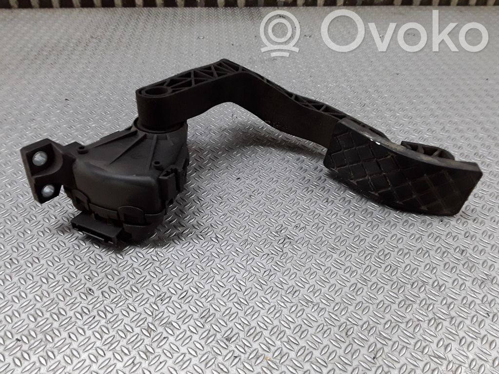 Accelerator throttle pedal   4E1723503