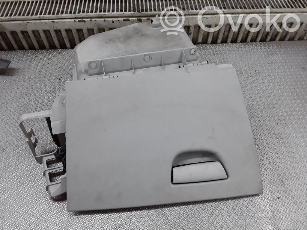 Glove box set   1821920239