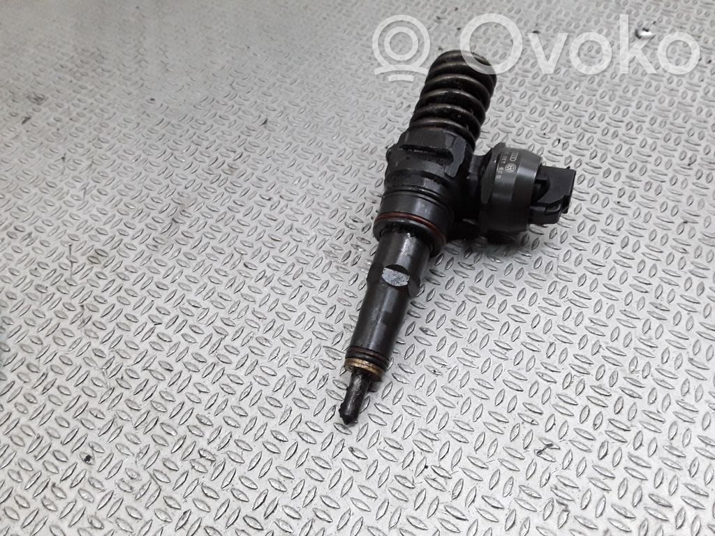 Inyector de combustible   038130073AJ