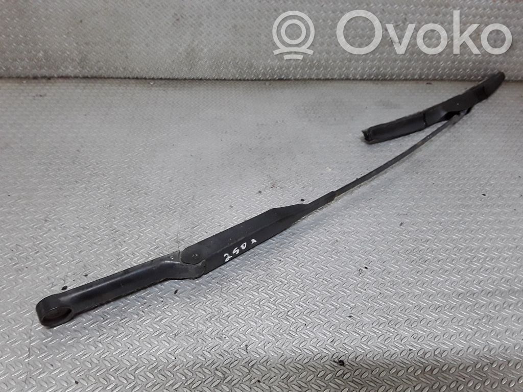Opel Combo C Wycieraczka szyby przedniej / czołowej 