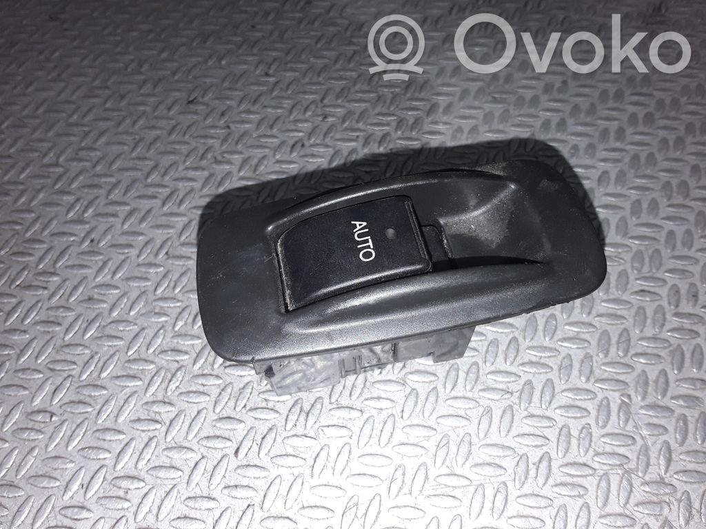 Toyota Avensis T250 Electric window control switch 