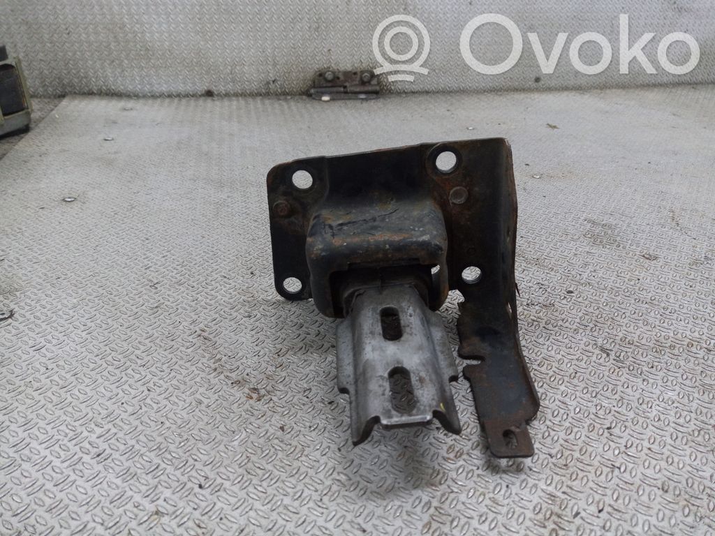 Citroen C3 Engine mount bracket 