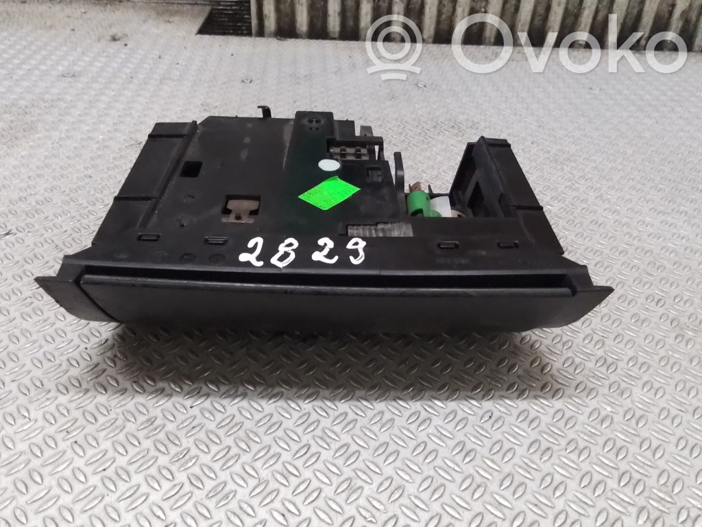 Saab 9-3 Ver2 Peleninė panelėje 