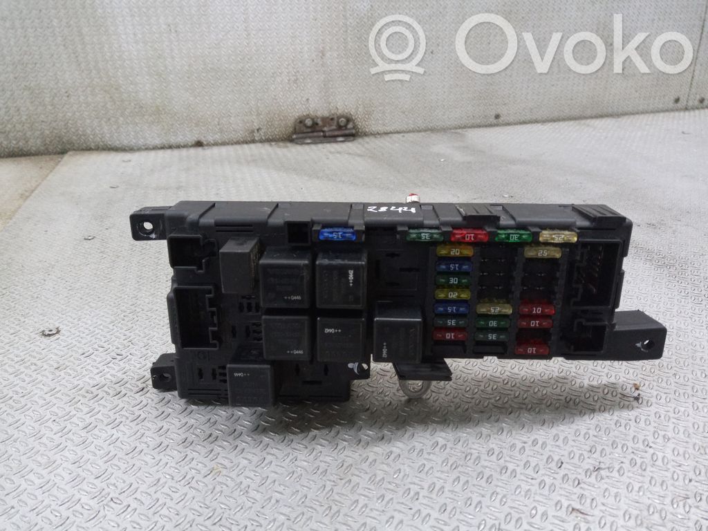 Fuse box set   30728008,518828108