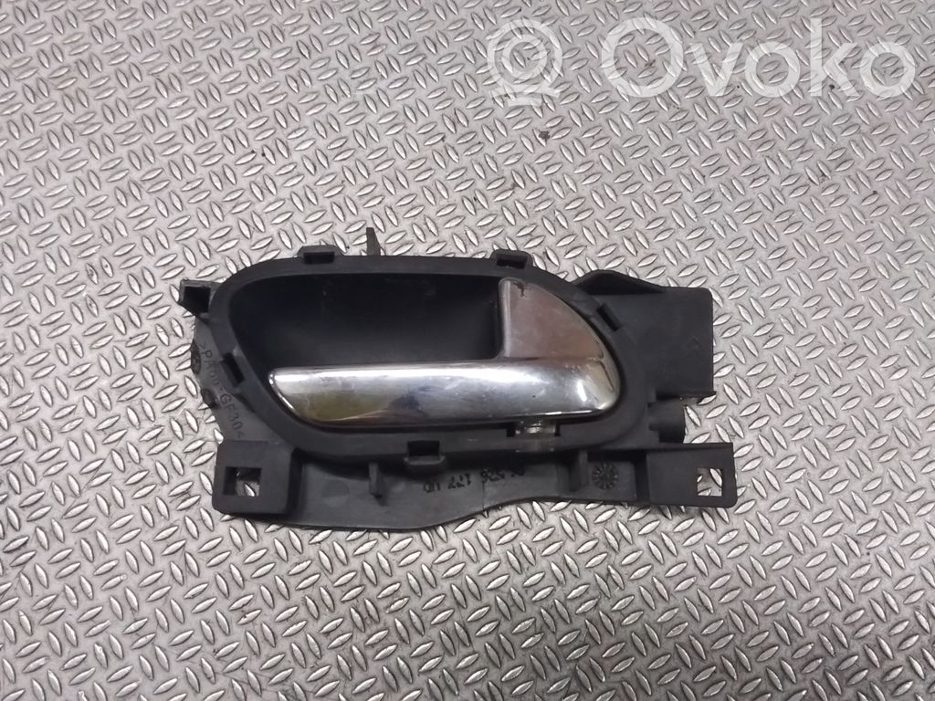 Peugeot 407 Front door interior handle 