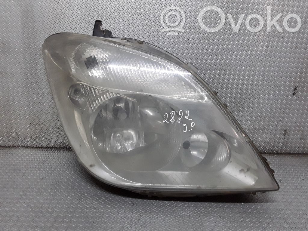 Mercedes-Benz Sprinter W906 Lampa przednia 
