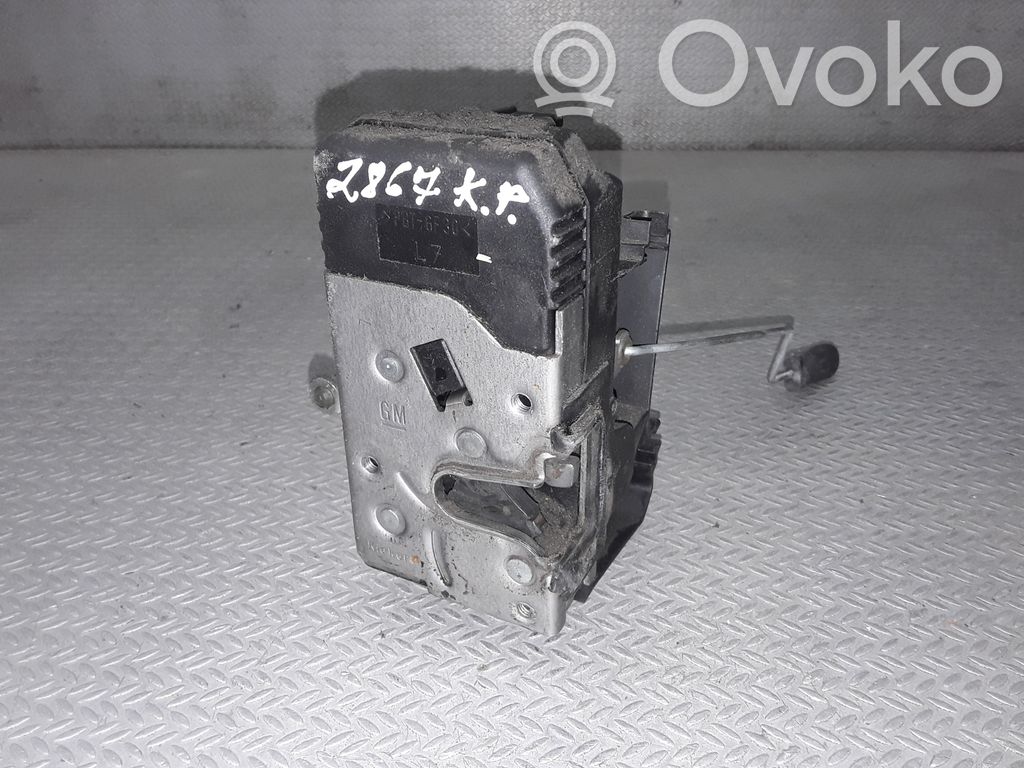 Opel Vivaro Front door lock 