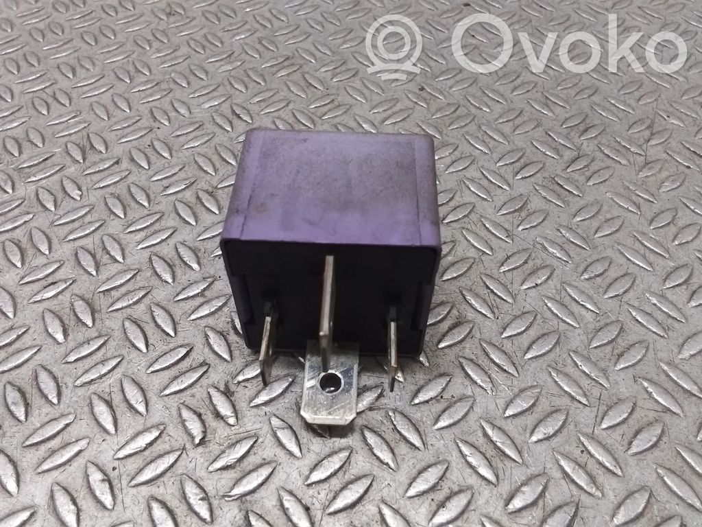 Opel Movano A Hätävilkun rele 