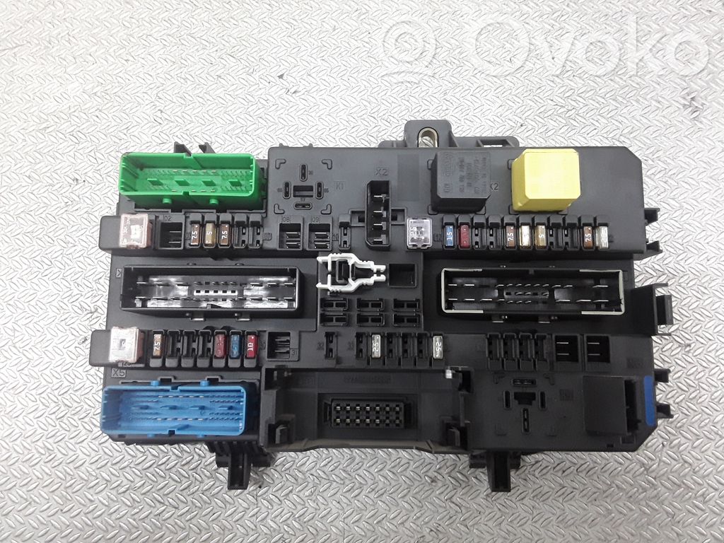 Opel Astra H Fuse module 