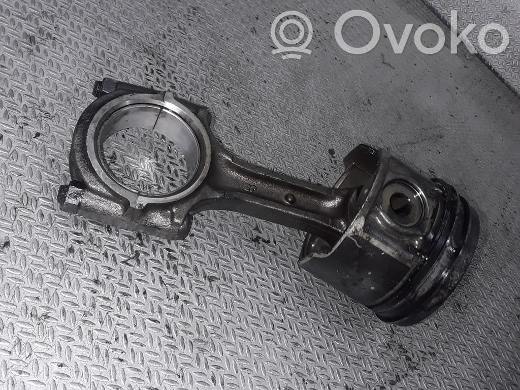 KIA Carnival Piston with connecting rod 