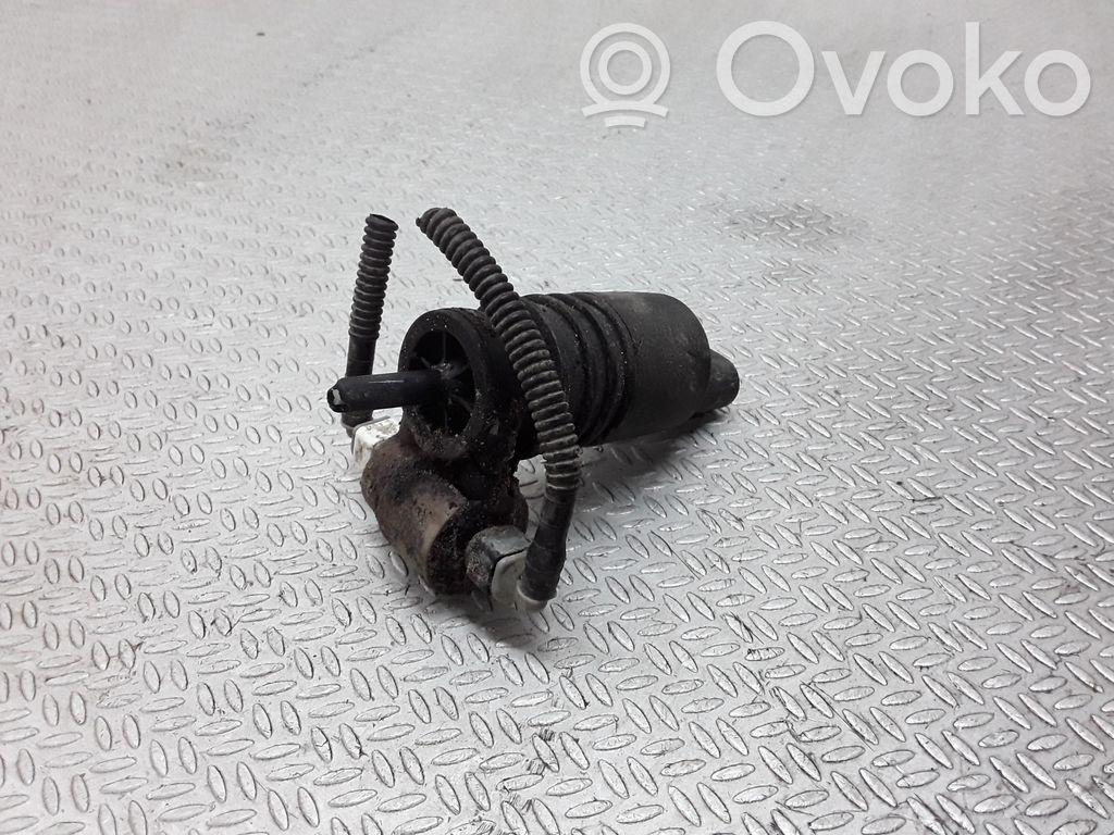 Volkswagen PASSAT B6 Pompa lavavetri parabrezza/vetro frontale