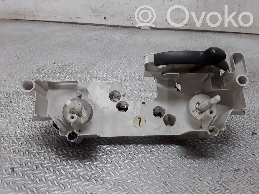 Toyota Yaris Panel klimatyzacji 