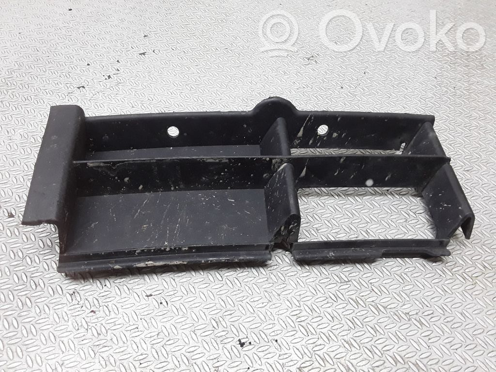 BMW 5 E39 Etupuskurin alempi jäähdytinsäleikkö 