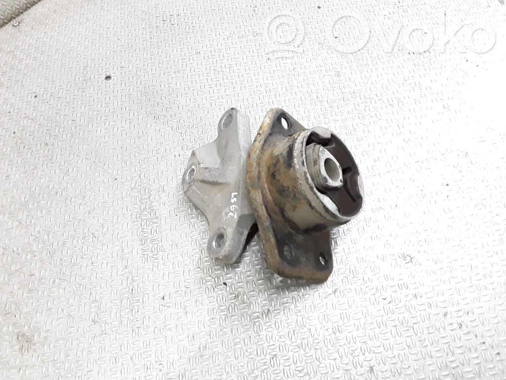 Mitsubishi Colt Engine mount bracket 