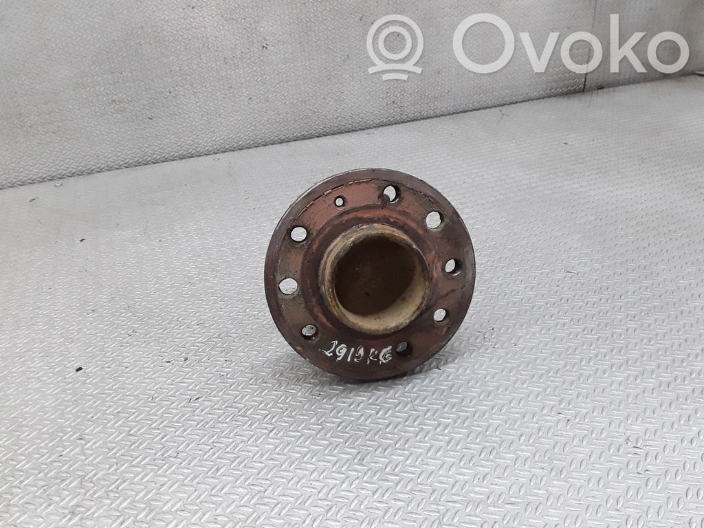 Rear wheel hub