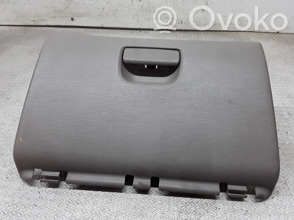 Glove box