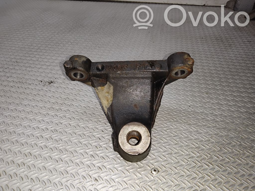 Nissan Primastar Engine mounting bracket 