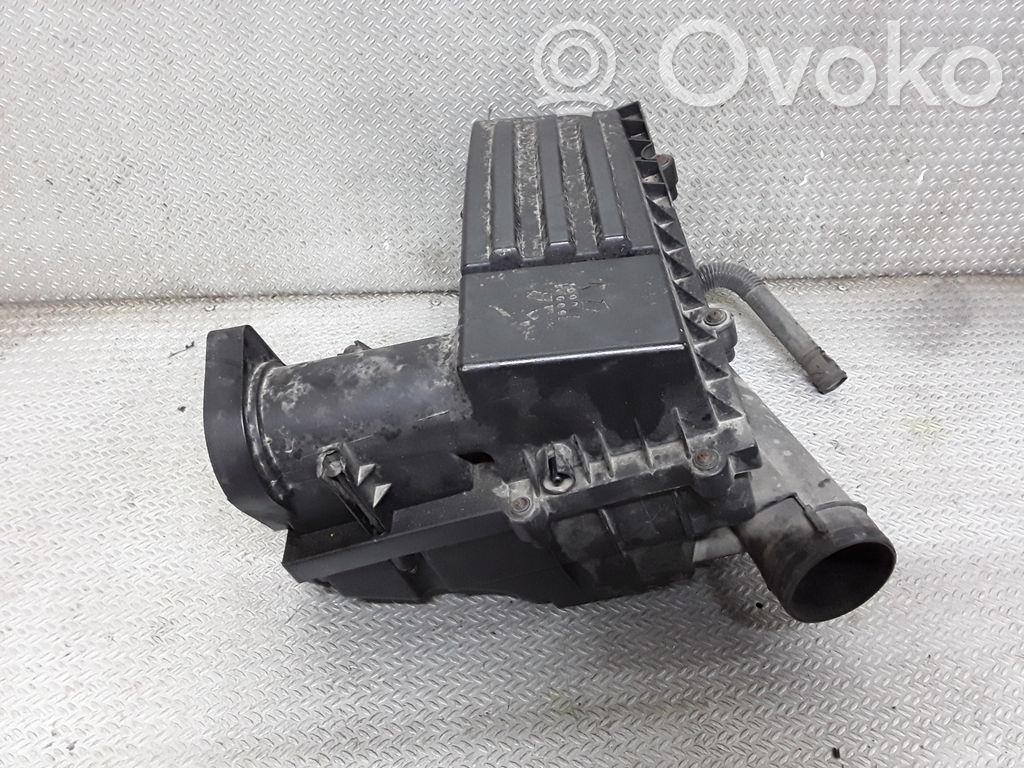 Volkswagen Jetta V Air filter box 