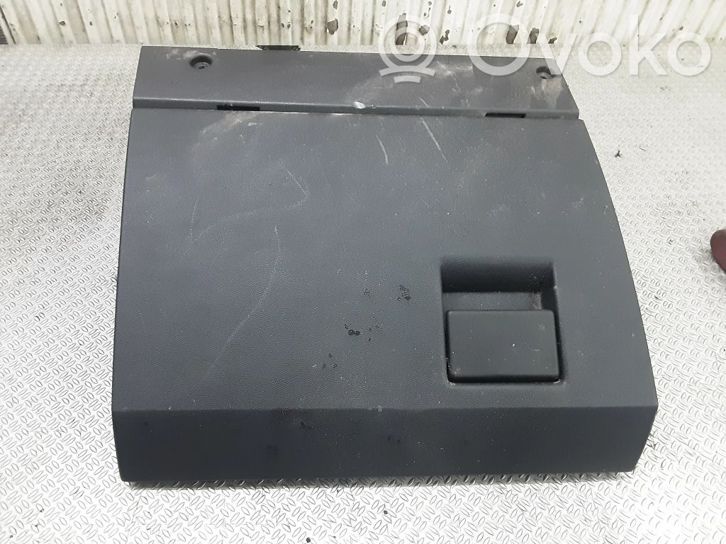 Glove box