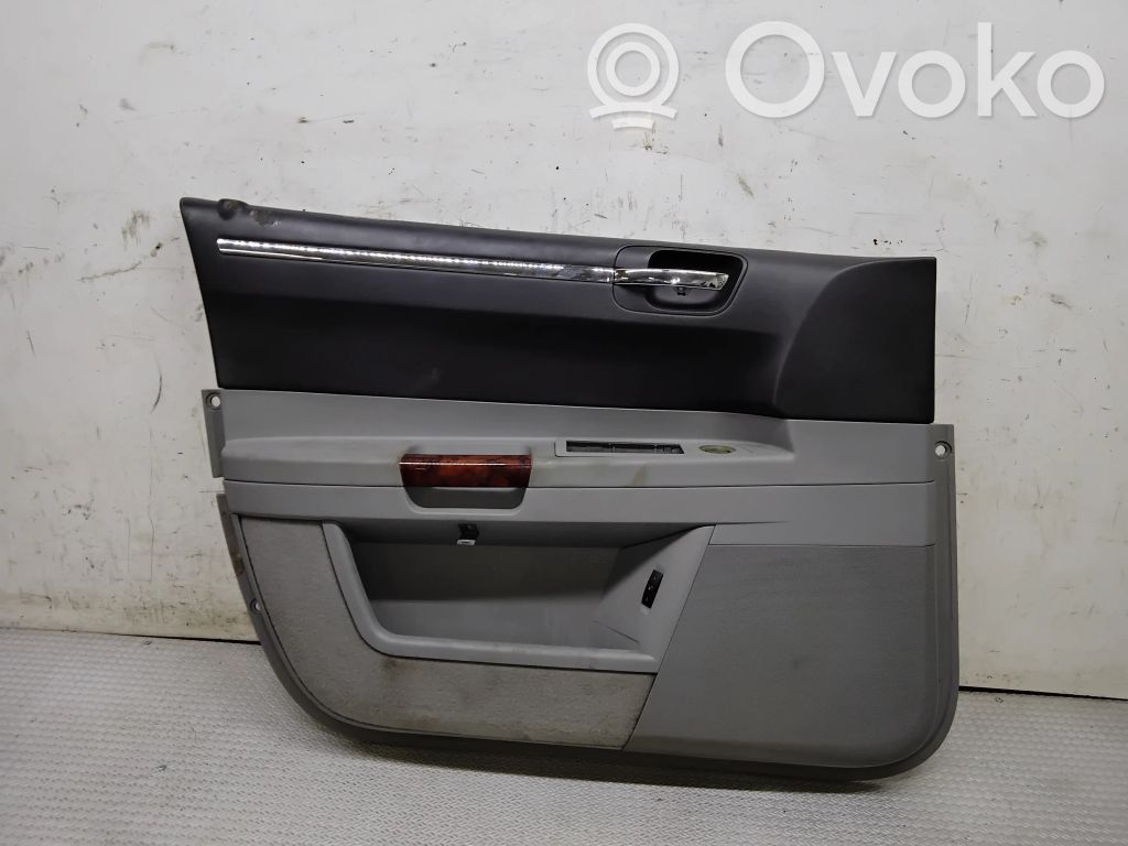 Revestimiento de puerta delantera   0UU011DBAI
