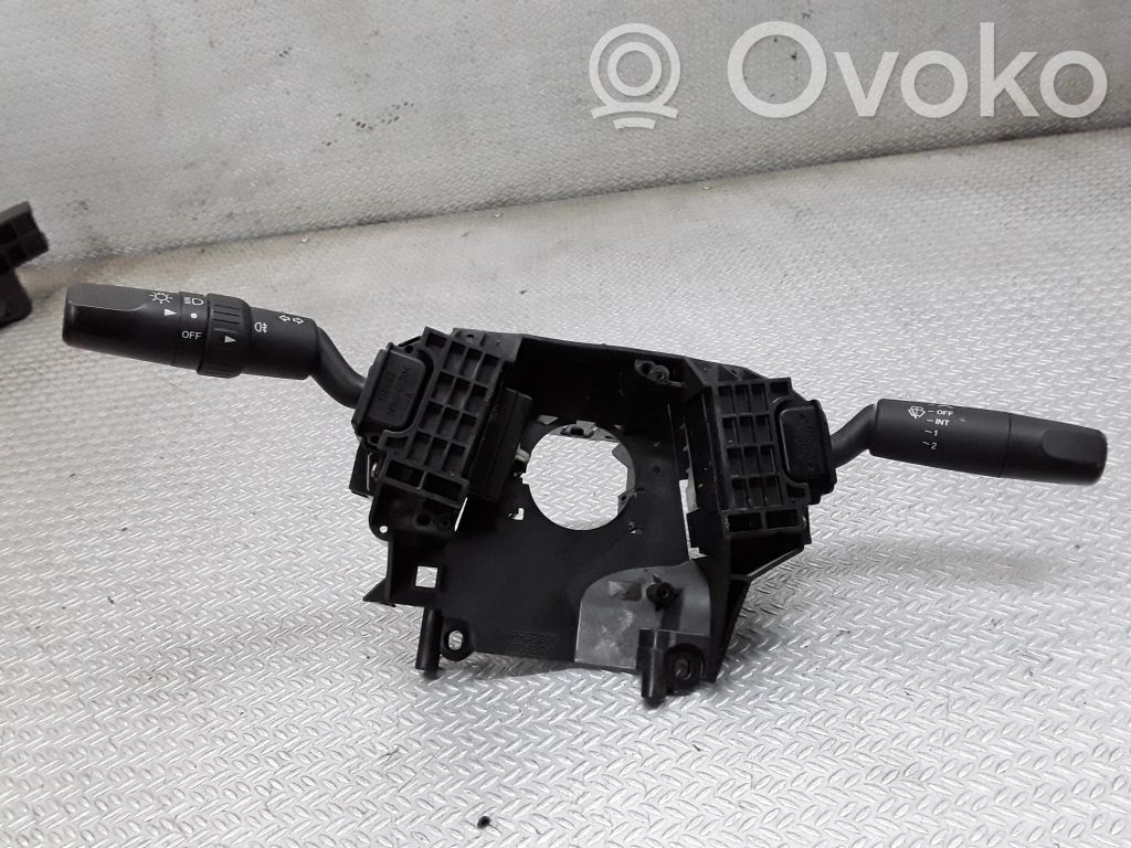 Mazda 3 I Commodo, commande essuie-glace/phare 