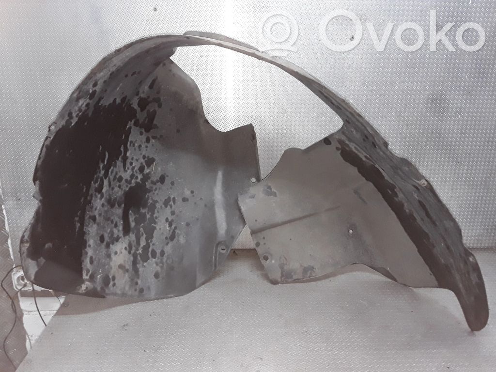 Front wheel arch liner splash guards