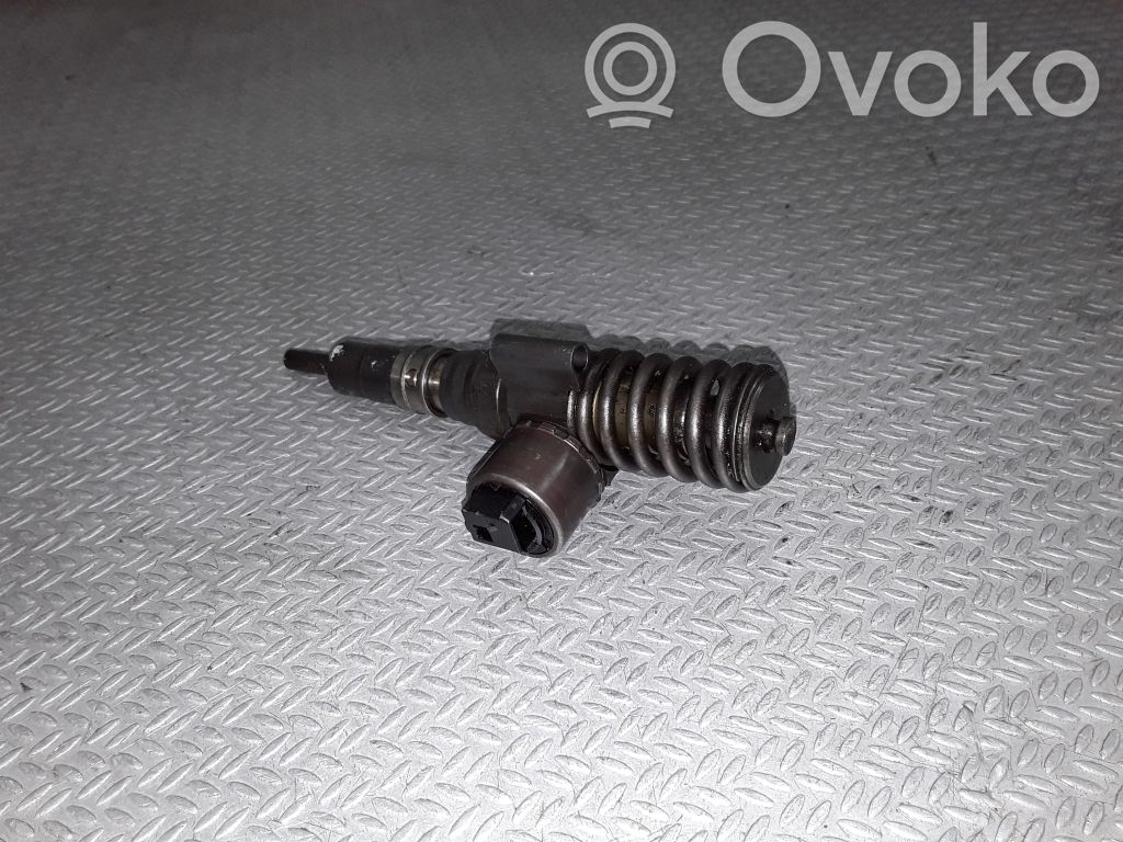 Inyector de combustible   0414720404,038130073G