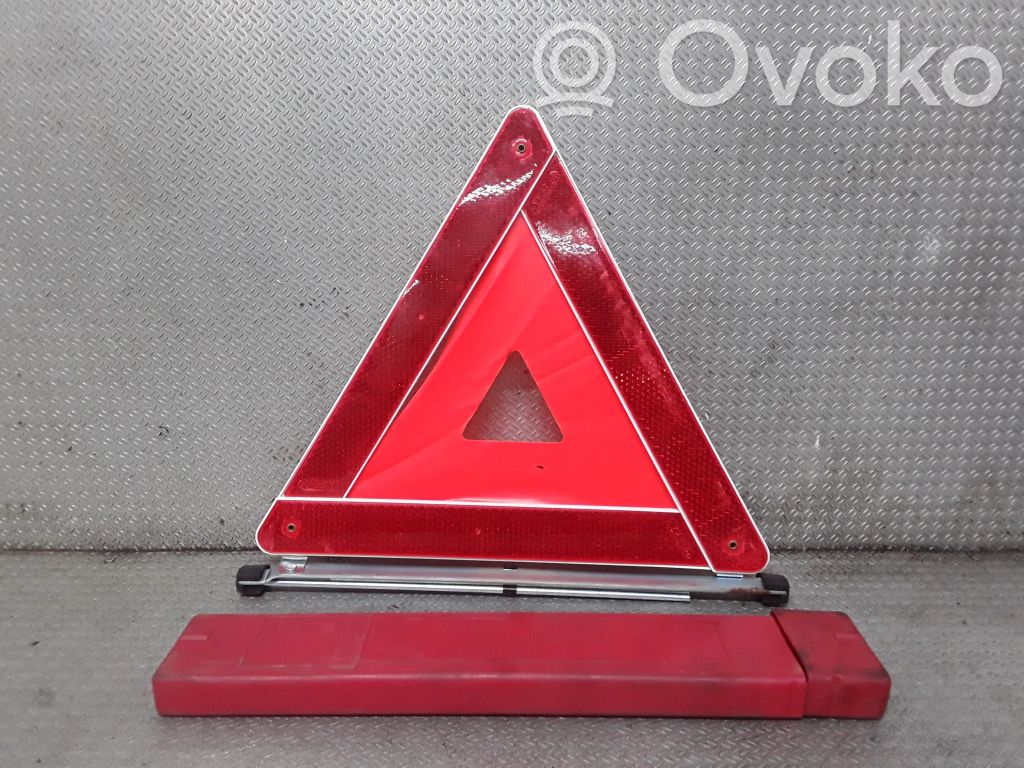 Triangle d'avertissement   27R0323635