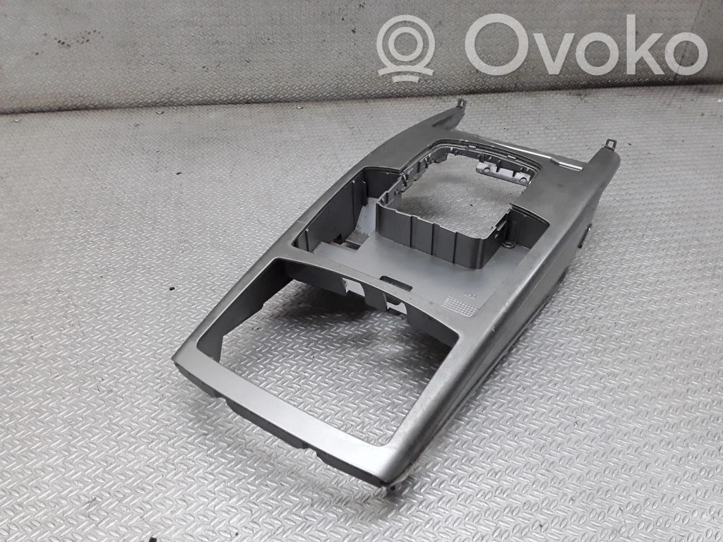 Audi A6 S6 C6 4F Pavarų perjungimo svirties apdaila (plastikinė) 