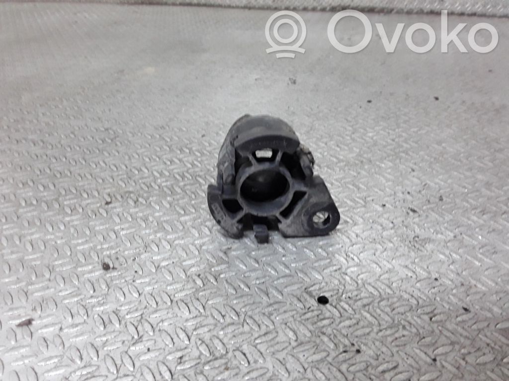 Volvo V50 Fixation de radiateur 