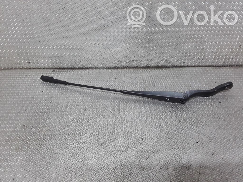 Opel Corsa D Ножка стеклоочистителей лобового стекла 