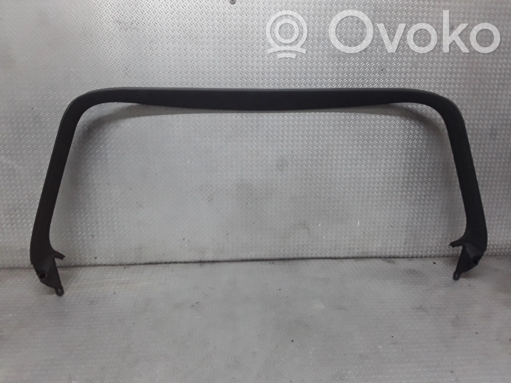 Moldura de la puerta trasera   8E9867973A