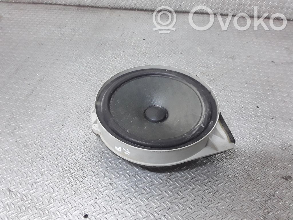 Honda CR-V Front door speaker 