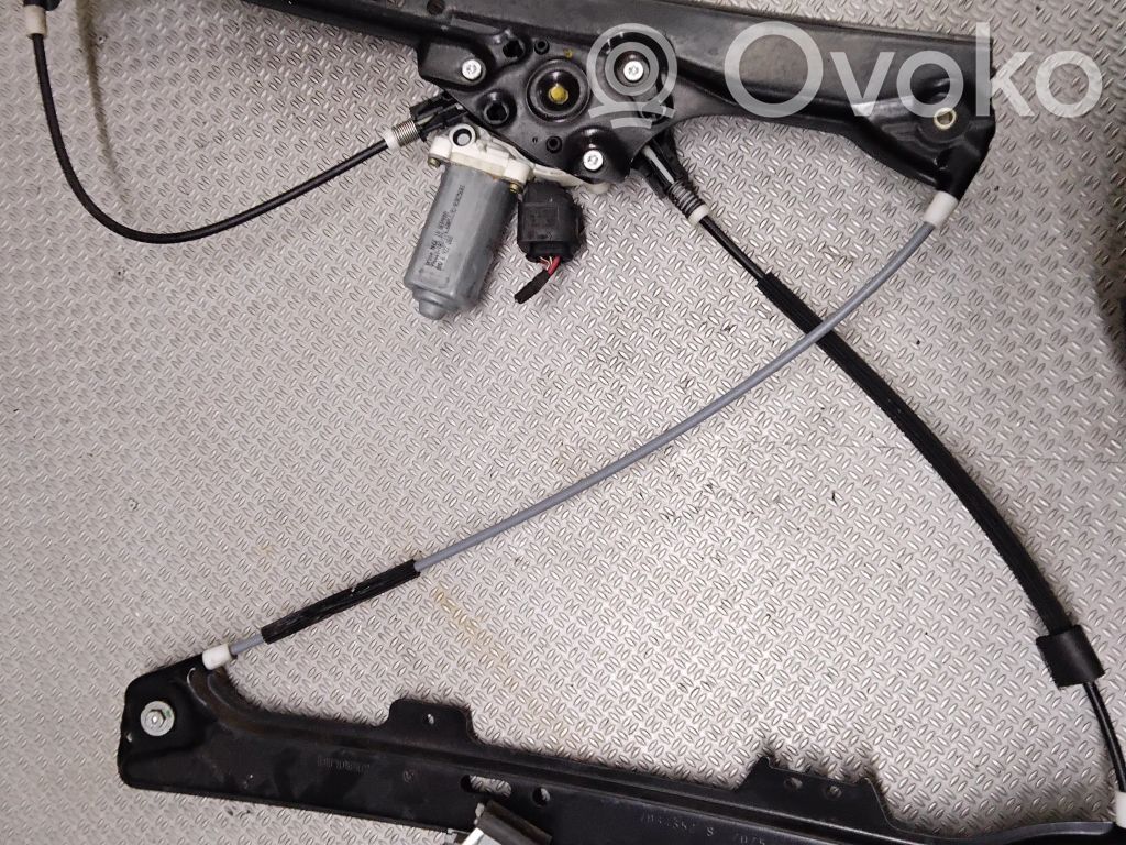 Mécanisme de lève-vitre avec moteur   7034352