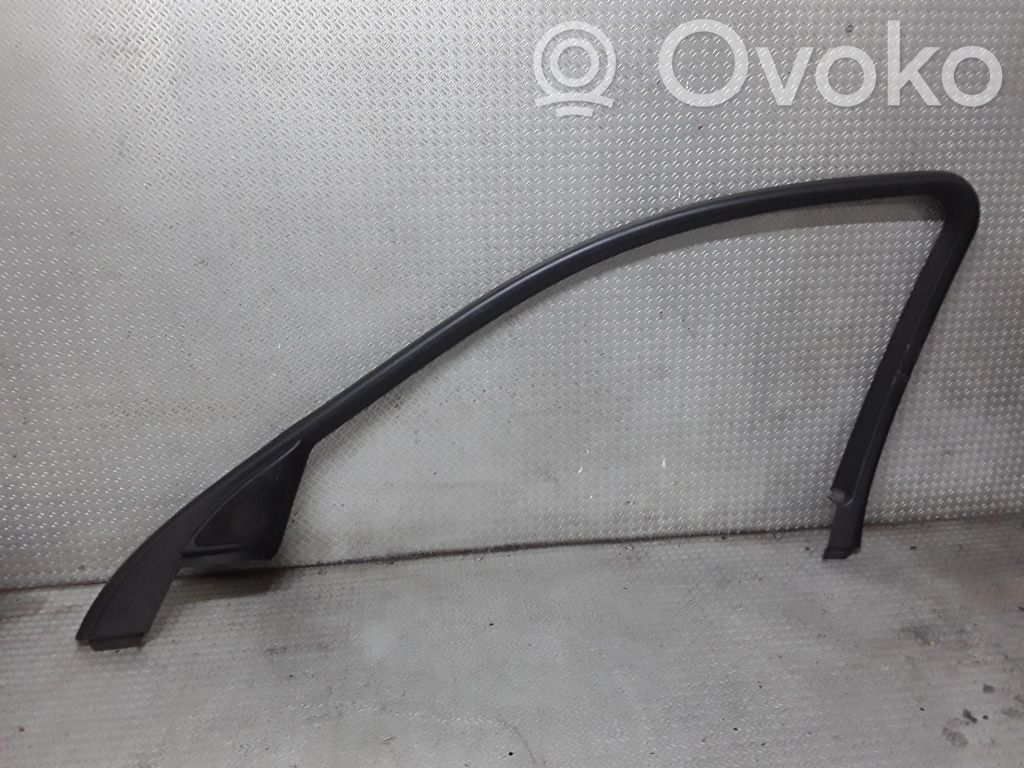BMW 5 E60 E61 Etuoven lasin muotolista 