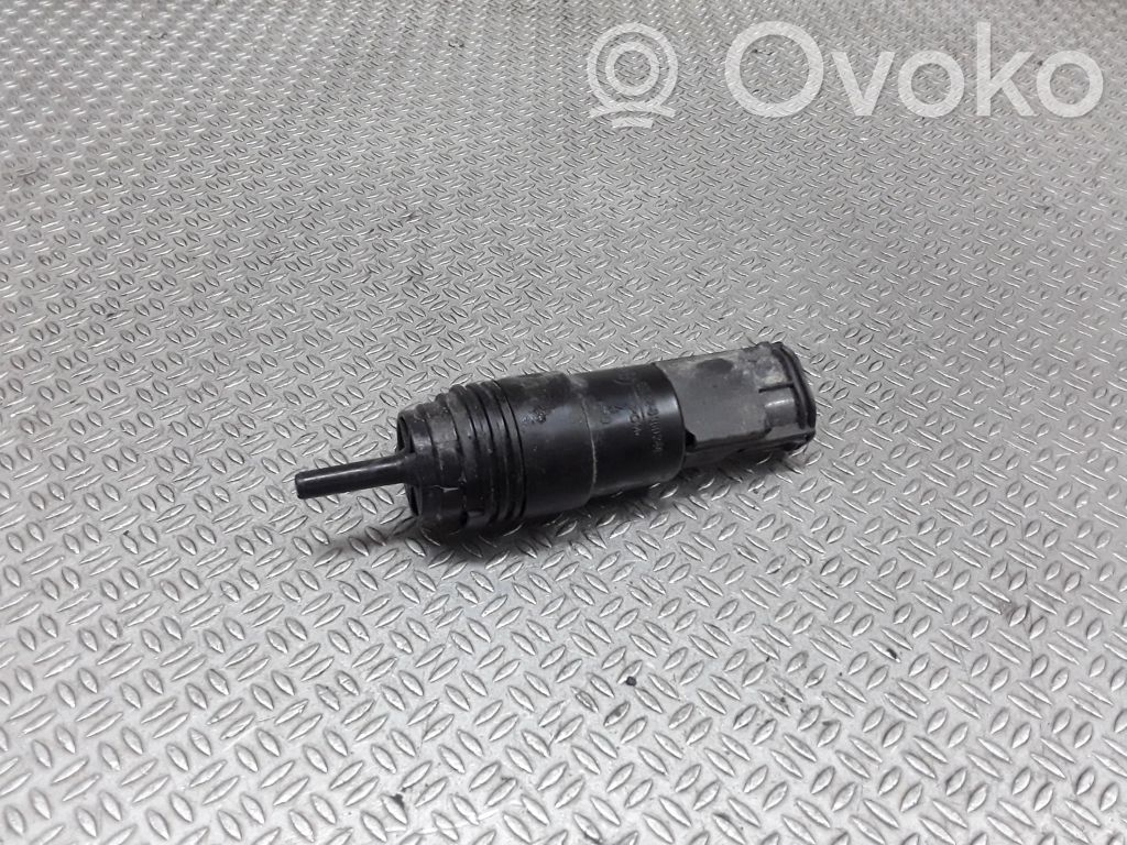 BMW 5 E39 Windscreen/windshield washer pump 