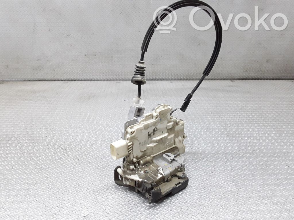 Volkswagen PASSAT B6 Etuoven lukko 