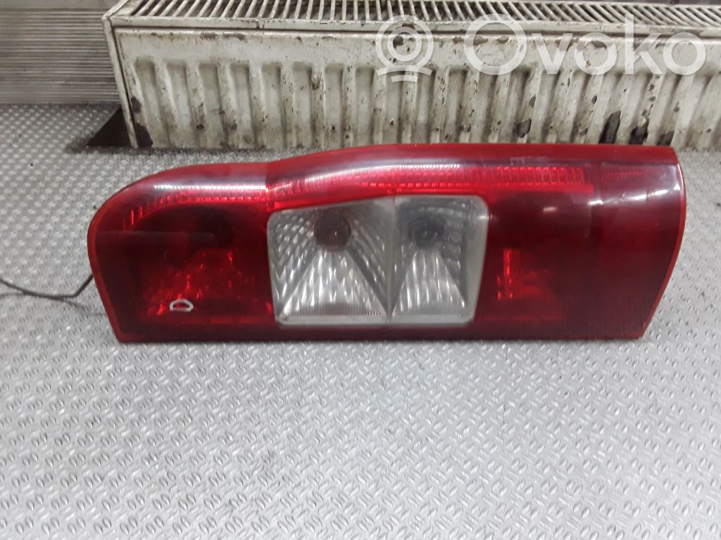 Lampa tylna   6C1113404A