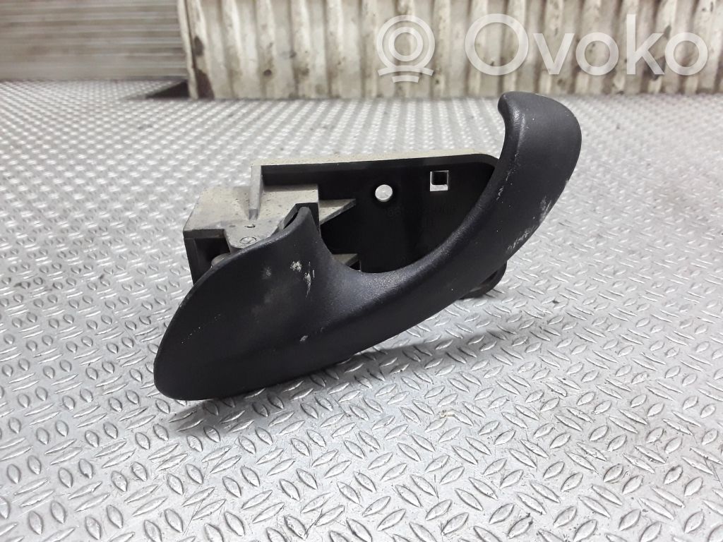 Front door interior handle   561424005