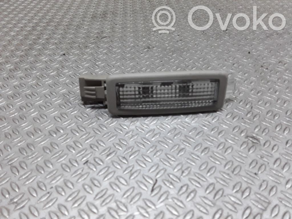 Renault Vel Satis Takaistuimen valo 