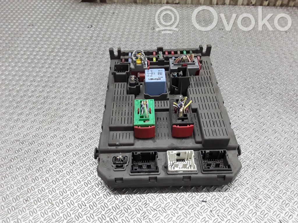 Peugeot 807 Fuse module 