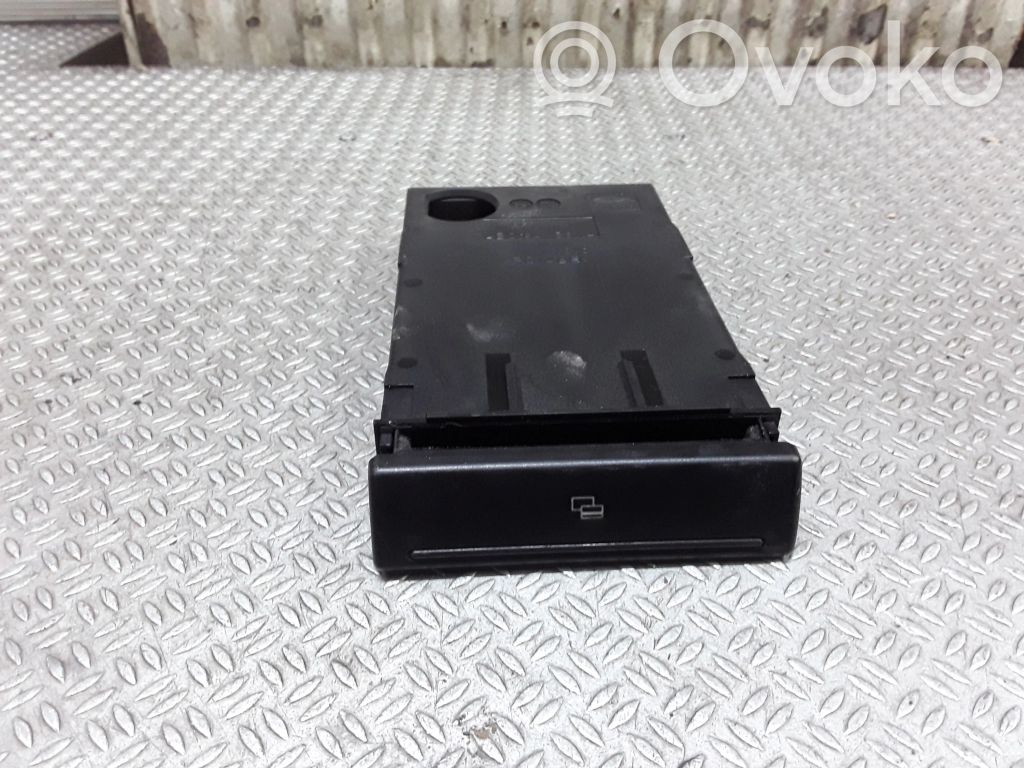 Compartimiento/consola central del panel   4B0941561A