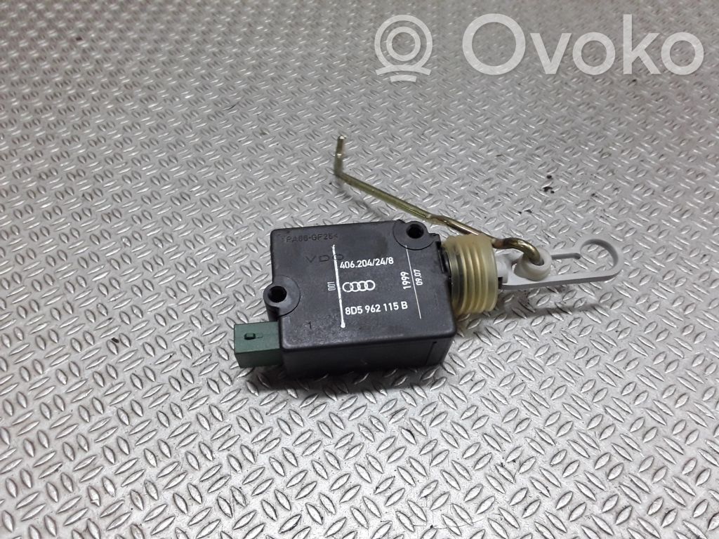 Audi A4 S4 B5 8D Serrure verrouillage de coffre/hayon 