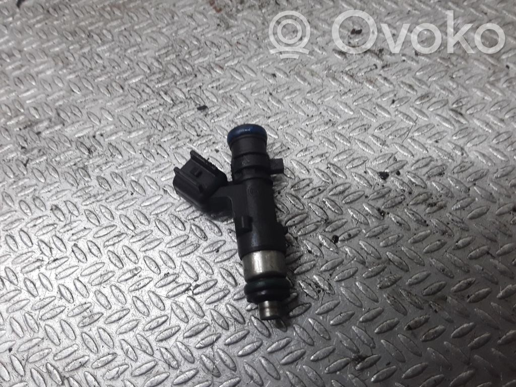 Injector combustibil
