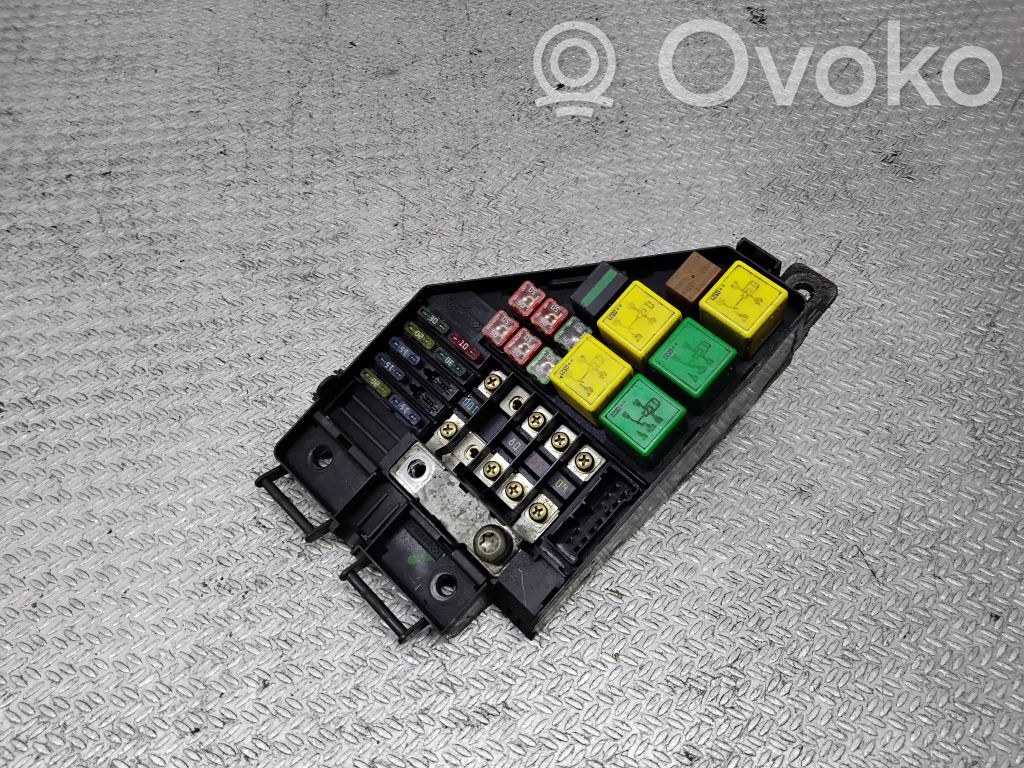 Drošinātāju bloks   YQE000210