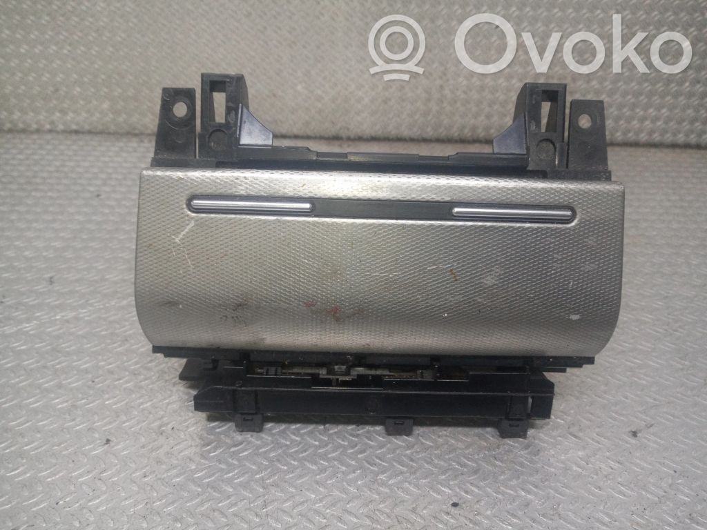 Audi A4 S4 B6 8E 8H Popielniczka deski rozdzielczej 