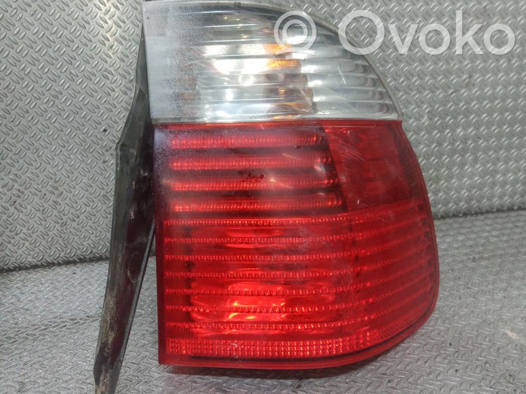 Lampă spate în caroserie   6902532