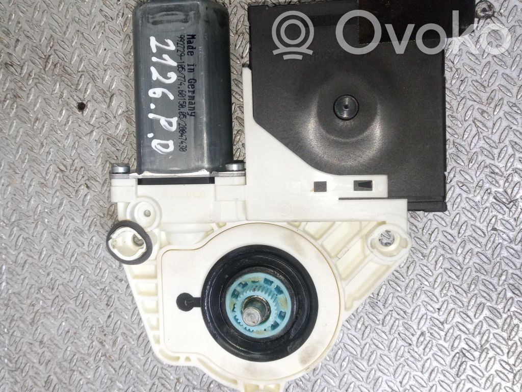 Volkswagen PASSAT B6 Silnik regulatora szyby drzwi przednich 