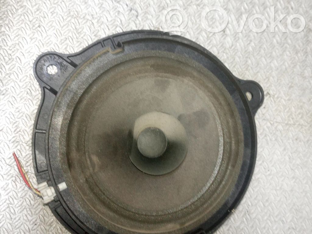 Altavoz de la puerta trasera   28156AV700