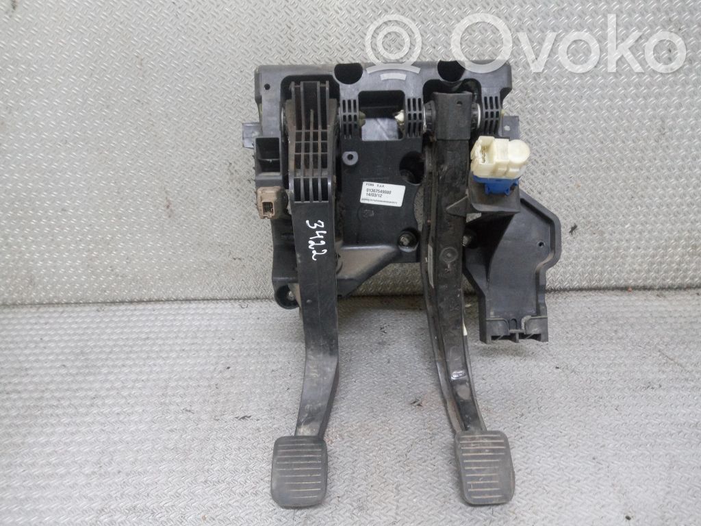 Pedal assembly   01367549080